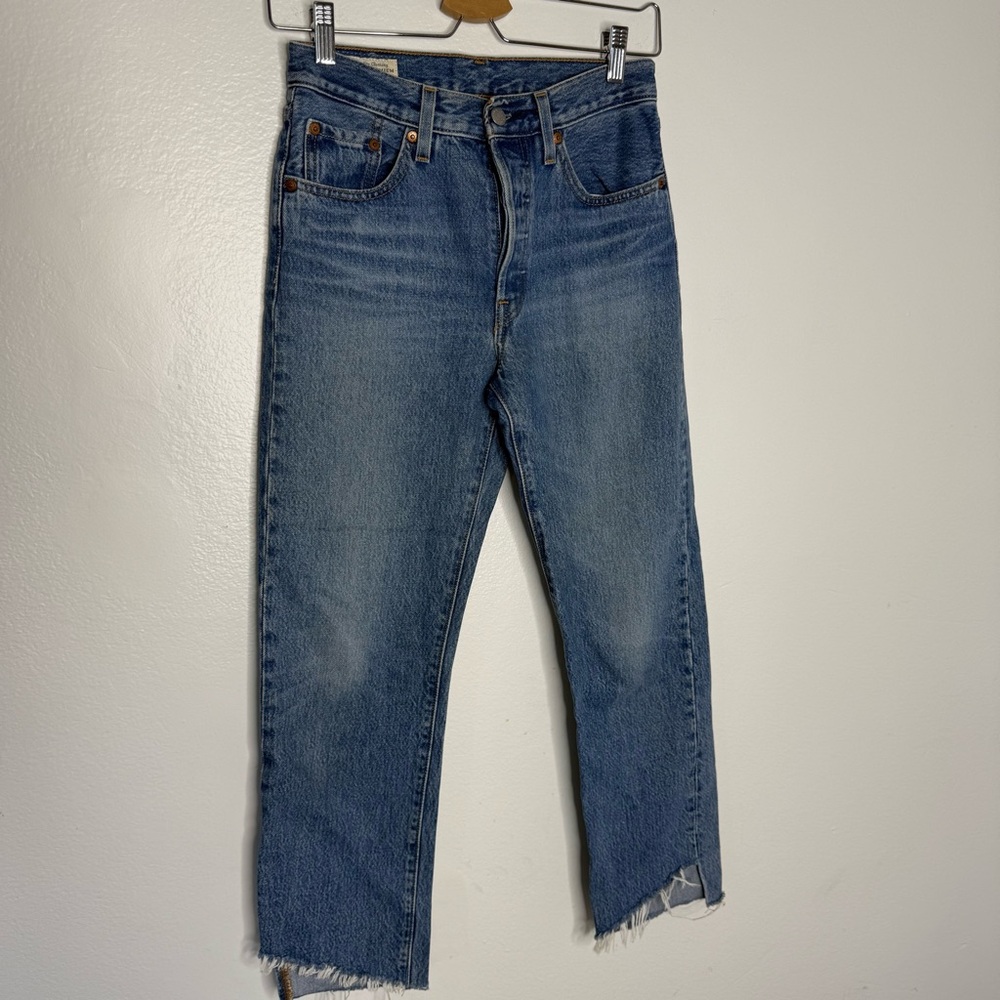 Levi’s 501 strai leg jeans high rise Sz 24 Button Fly